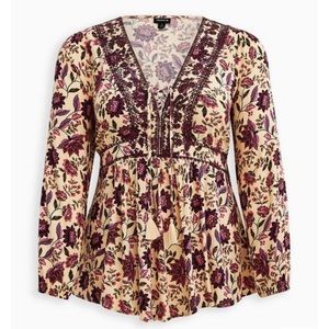 TORRID NWT Babydoll Crepe Embroidered Lace-Up Top 💜